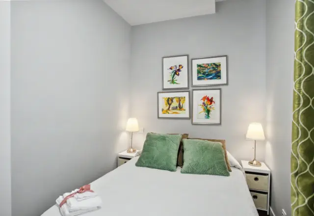 Zona de descanso luminosa del apartamento LEMON