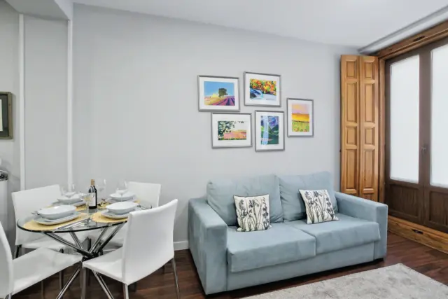 Salón del apartamento MINT junto a la ventana