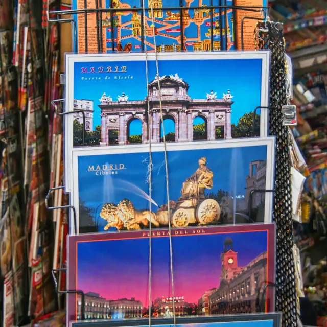 Postales de Madrid en comercio del centro